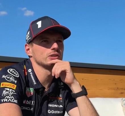 维斯塔潘：看好利物浦夺冠，哈兰德金靴阿利松金手套